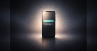 هاتف ذكي في المنتصف مع خلفية داكنة هادئة يرمز إلى الوعي قبل الموافقة