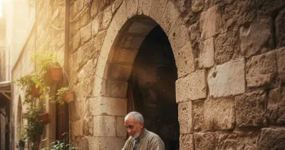 حرفي تقليدي يجسد التراث في العالم العربي