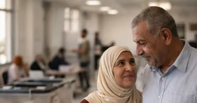 مواطنون مصريون يشاركون في التصويت على الميثاق الجديد