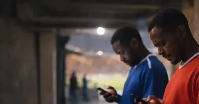 جماهير سودانية تتابع أخبار تسريبات الانتقالات الكروية