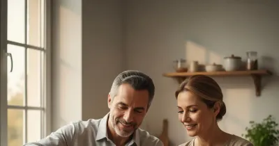 زوجان عربيان يتناولان وجبة صحية بعد الصيام المتقطع