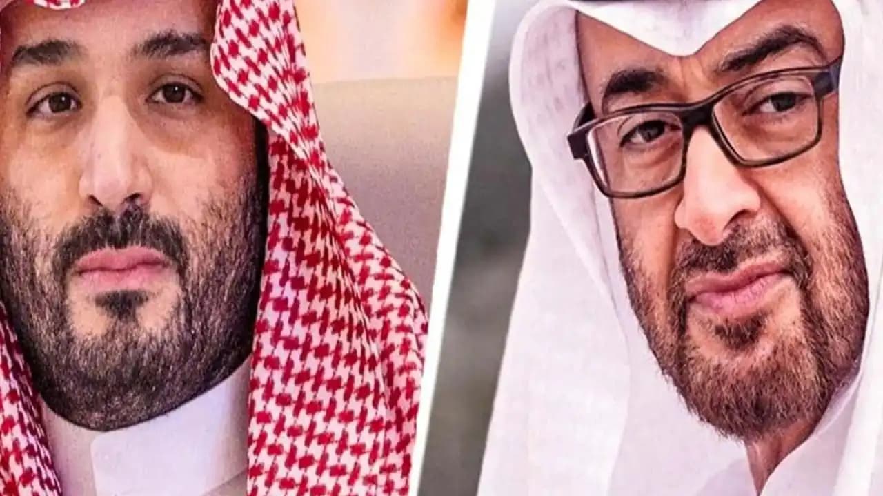 قائد سعودي يطل على مدينة خليجية رمز التحول الإقليمي
