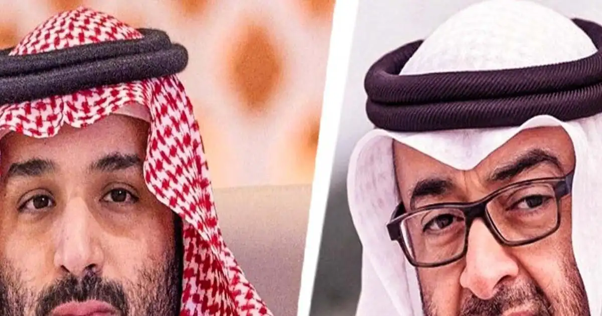 قائد سعودي يطل على مدينة خليجية رمز التحول الإقليمي